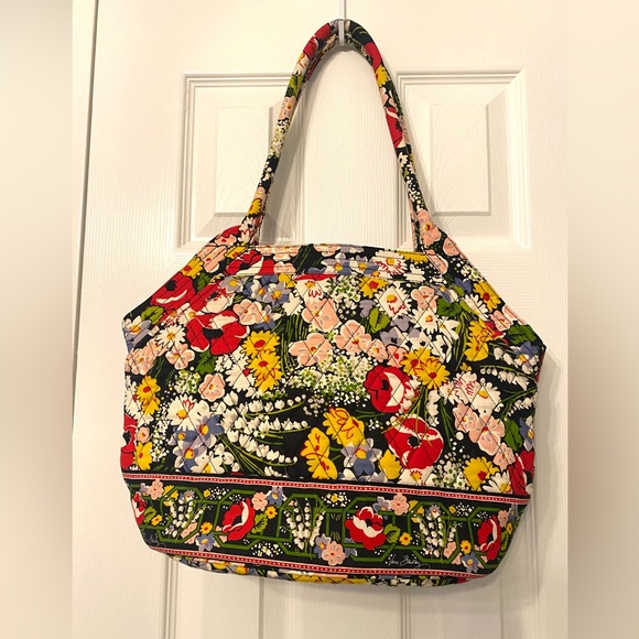 - Vera Bradley, beautiful quilted floral tote. Like new. Perfect size tote - Picture 1 of 3